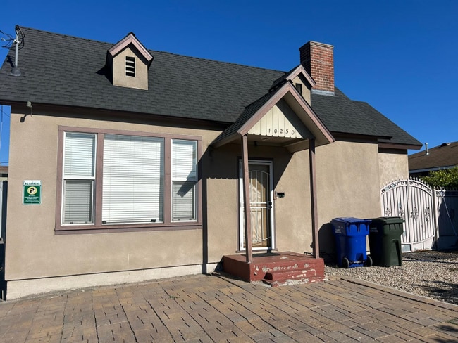 Photo - 10250 Western Ave House