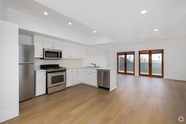 1BD, 1BA - 900SF - Kitchen - 930 S Robertson Blvd Apartments