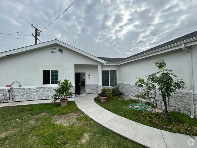 Building Photo - 610 N Hidalgo Ave Rental