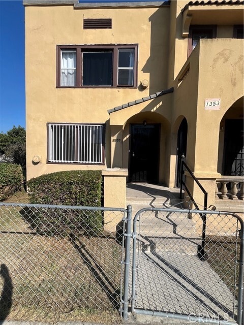 Photo - 1355 W 49th St