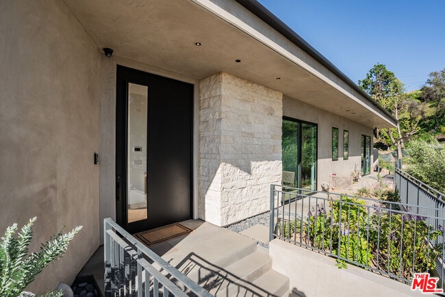 Photo - 1205 Las Lomas Pl