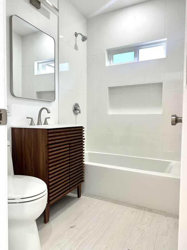 Photo - 742 Earlham St Unit 744