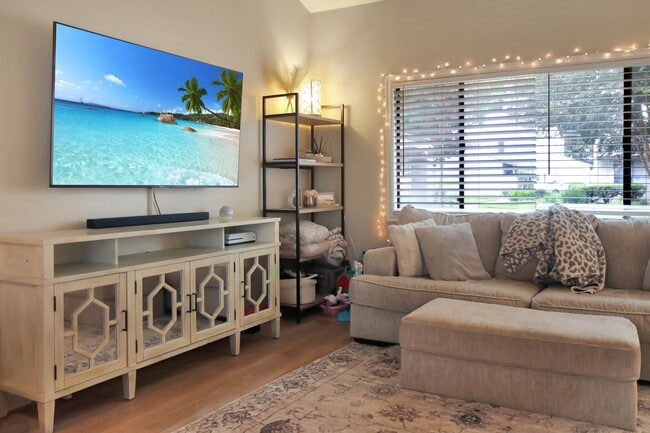 Photo - 3 Bedroom Townhome: Prime Location with Pool, Clubhouse and More!