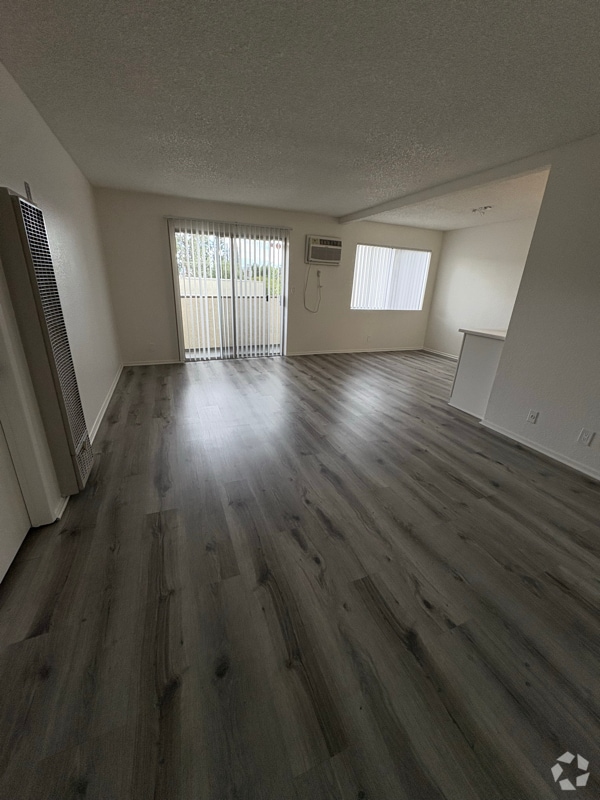 Building Photo - 6925 Haskell Ave Rental