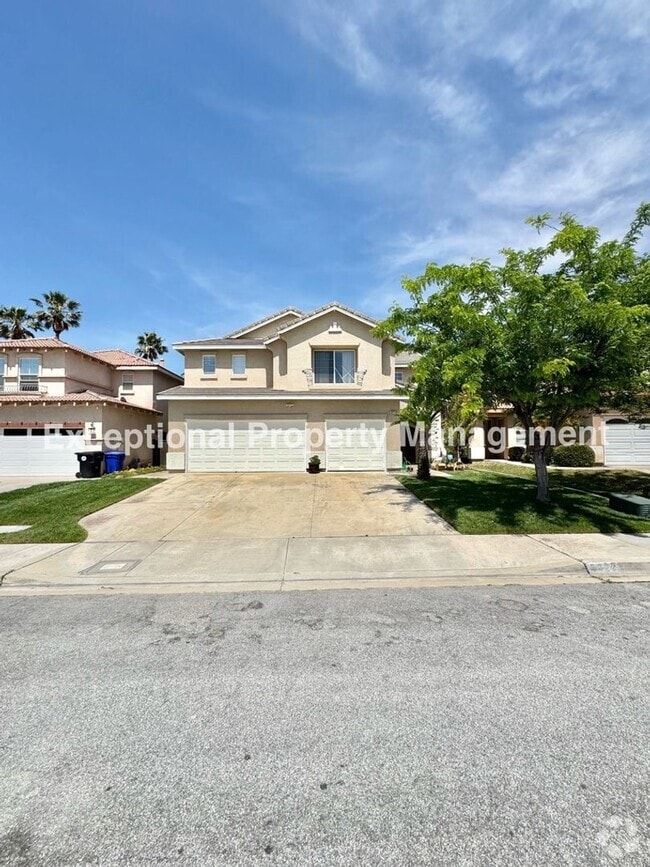 Building Photo - Great 4 bed 3 bath home with a loft