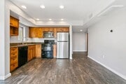 Photo - 801 W Hawthorn St