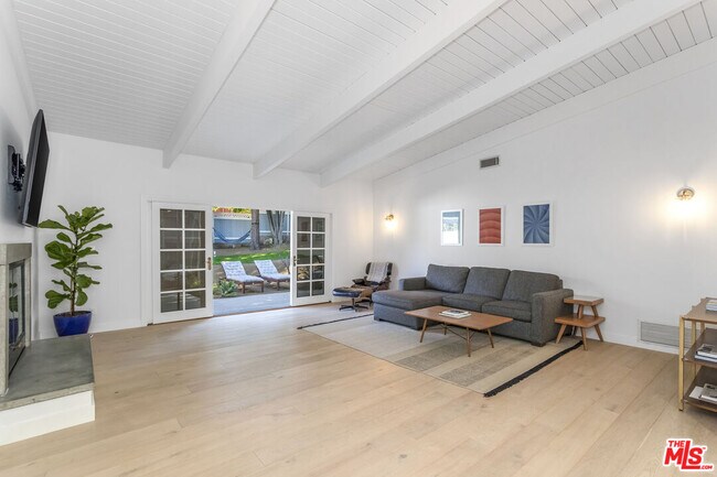 Photo - 23826 Burbank Blvd