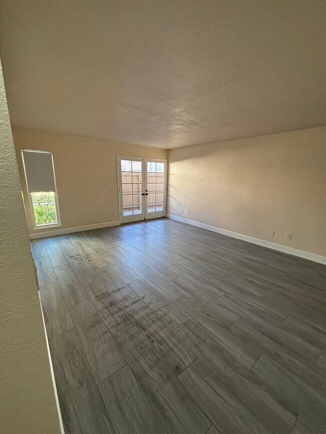 Photo - 1727 Melrose Ave Unit 35