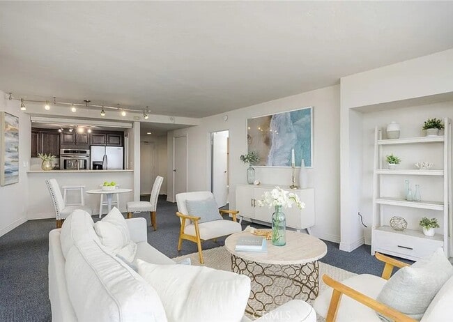 Building Photo - 700 E Ocean Blvd Unit 2704