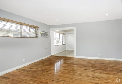Building Photo - 11549 Sylvan St Rental