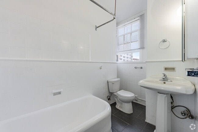 Studio, 1BA - 500SF - Bathroom - The Asbury Apartments