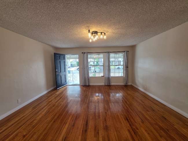 Photo - 470 Mercury Ln