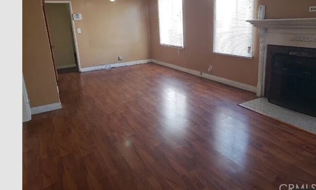 living area - 2904 E 63rd St Unit FRONT