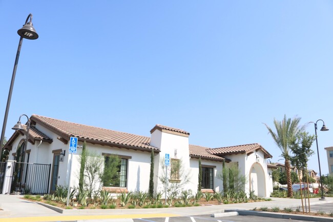 Building Photo - 30436 Town Square Dr