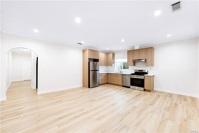 Photo - 720 E Windsor Rd