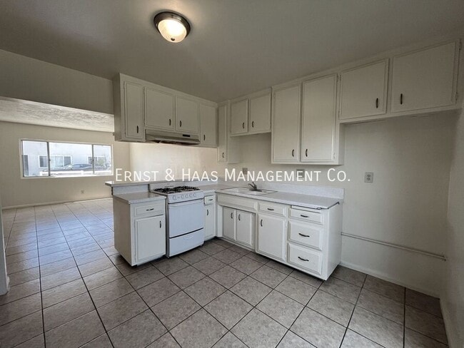 Building Photo - 5940 Atlantic Ave Unit C