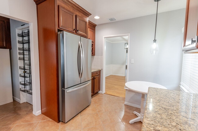 Photo - 640 E Valencia Ave