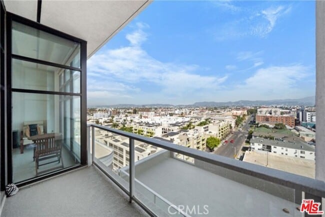 Photo - 3223 W 6th St Unit 704