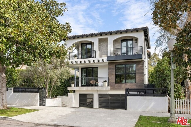 Building Photo - 1940 Kelton Ave