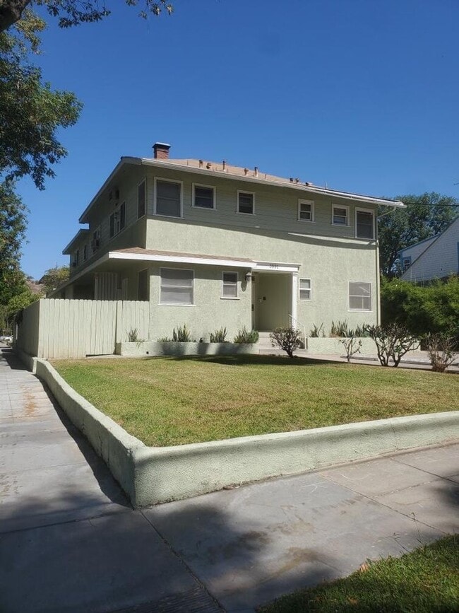 Building Photo - 3891 Locust St Unit Apt. 4