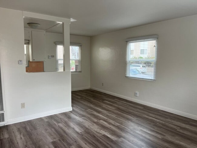 Photo - Fashion Valley West, USD -Charming Cottage... Unit 5652 Riley St