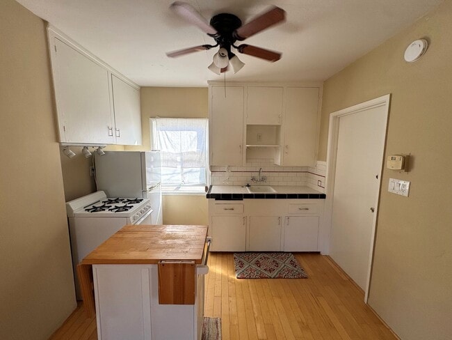 Photo - Charming 1 Bedroom Apartment in West Ventura – All Utilities Included!