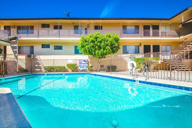 Photo - 6719 Woodman