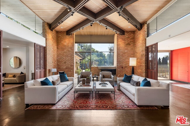 Photo - 1018 Summit Dr