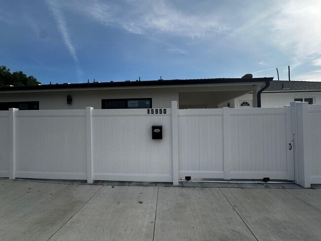 Photo - 15950 Cohasset