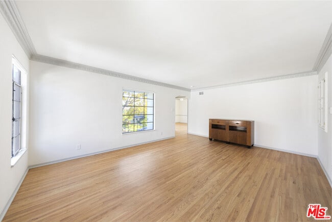 Photo - 1033 S Tremaine Ave