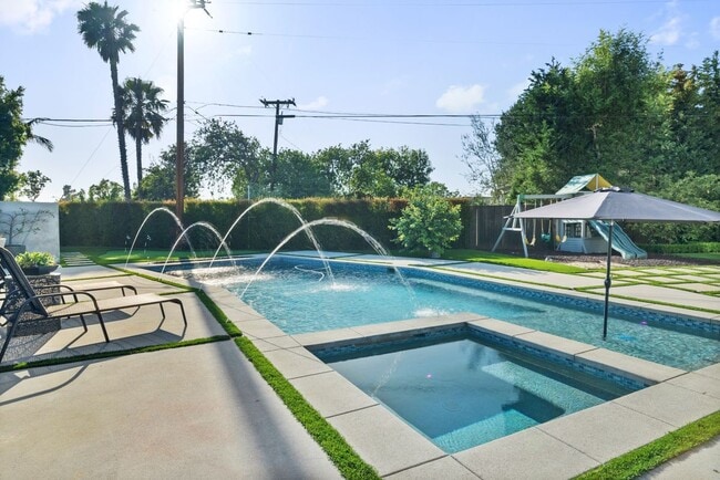 Photo - 11951 Gladstone Dr