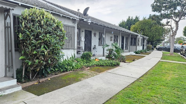 Photo - 1120 E Fairview Blvd Unit 1120