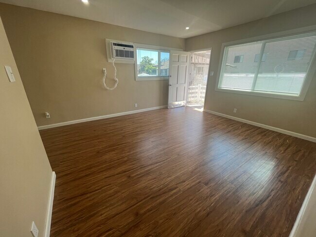 Photo - 14121 Sylvan St Apartment Unit 1/2