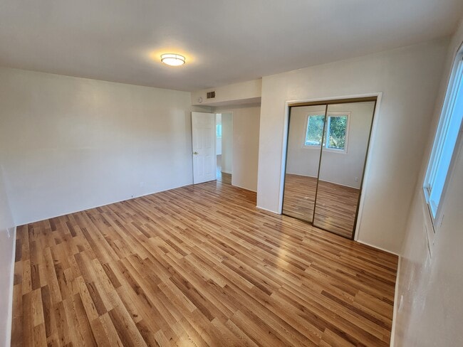 Photo - 10447 Cantara St