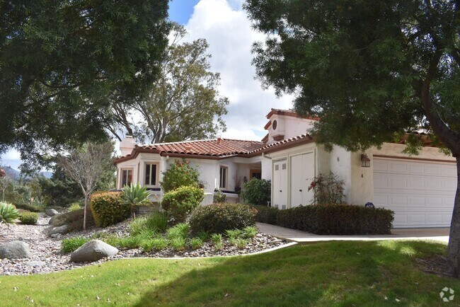Building Photo - 2 Bedroom 2 Bath Single Story Golf Course ... Rental