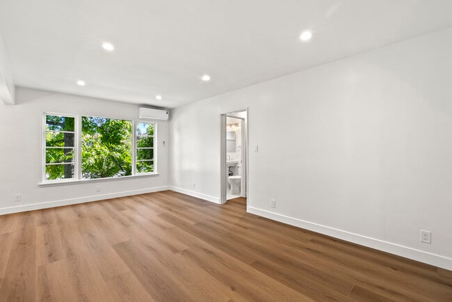 Photo - 1527 Laurel St