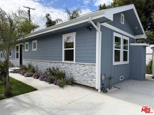 Building Photo - 17175 Rayen St