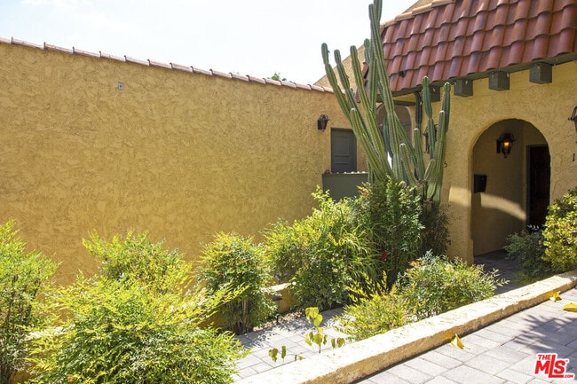 Photo - 1735 N Dillon St