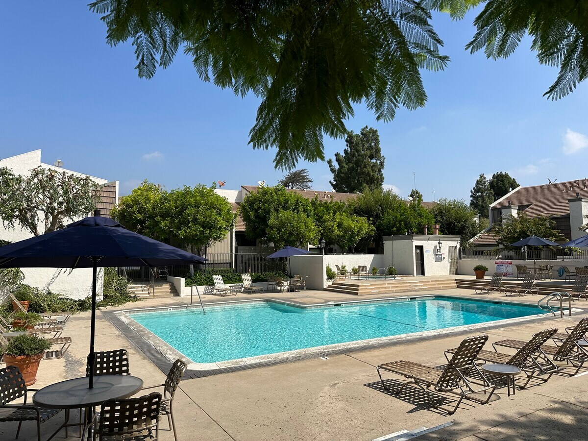 Photo - 598 W Huntington Dr