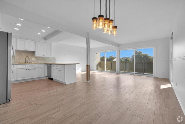 Building Photo - 4065 Harrison St Rental