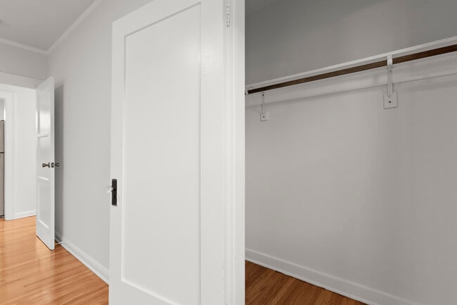 Photo - 518 N Genesee Ave Unit 518