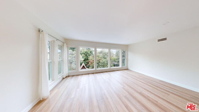 Building Photo - 4735 Nob Hill Dr