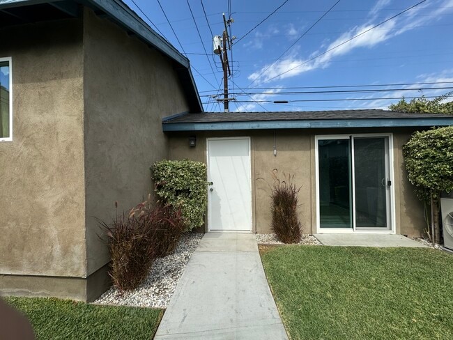 Photo - 1133 W 49th St Unit B