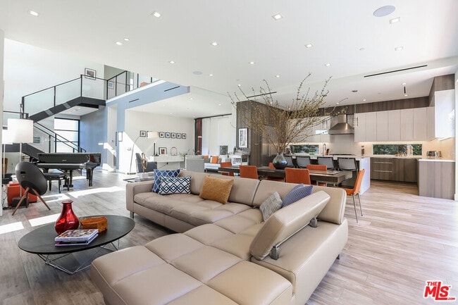 Photo - 912 N Crescent Heights Blvd