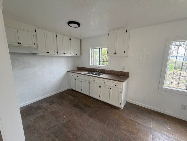 Photo - 11100 Normandie Ave