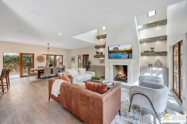 Photo - 392 Villaggio S