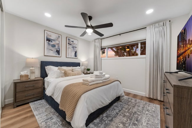 Photo - 4442 Clairemont Dr Unit 4442