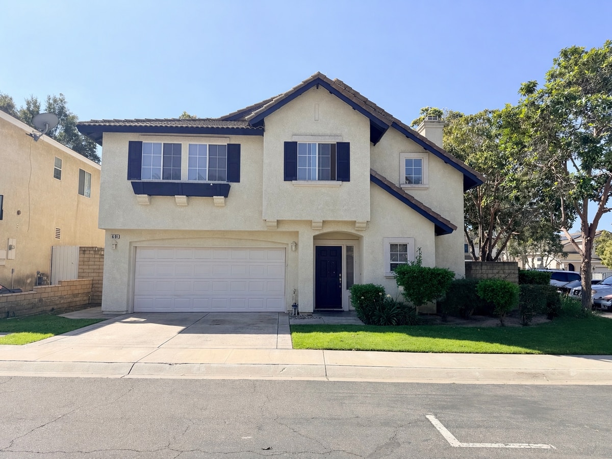 Spacious 4 Bedroom Home in Gated Oxnard Community with Private Yard - Spacious 4 Bedroom Home in Gated Oxnard Community with Private Yard