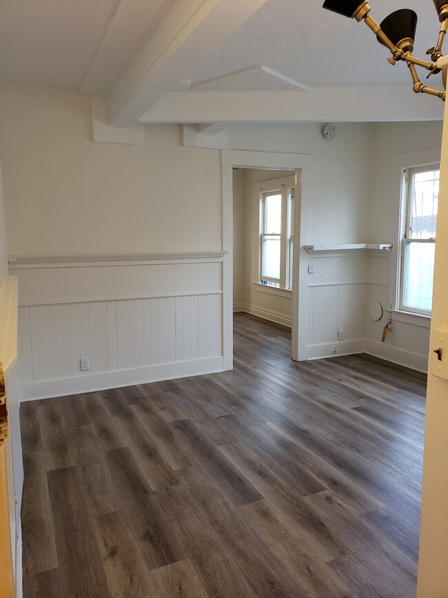 Front Room (2 closets) - 613 Broadway St Unit B