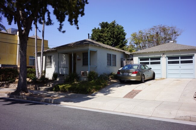 Building Photo - 2315 10th St.